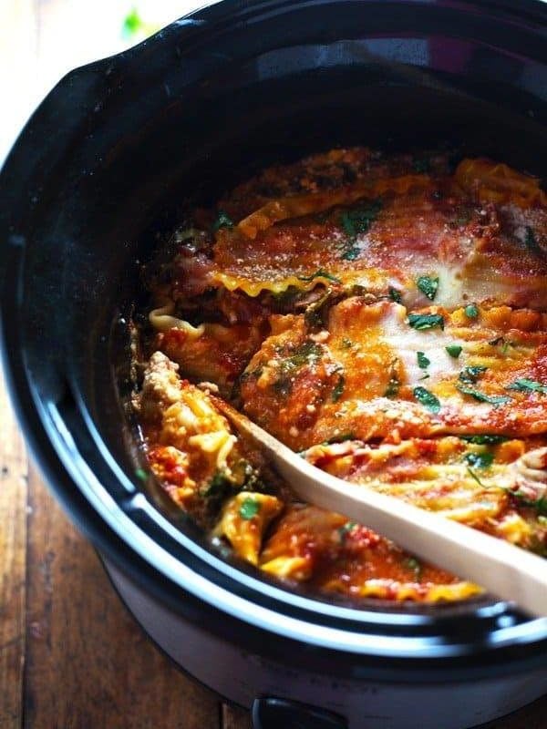 Super Easy Skinny Veggie Crockpot Lasagna - a handful of simple ingredients for a healthy family dinner. | https://applynowtoget.com