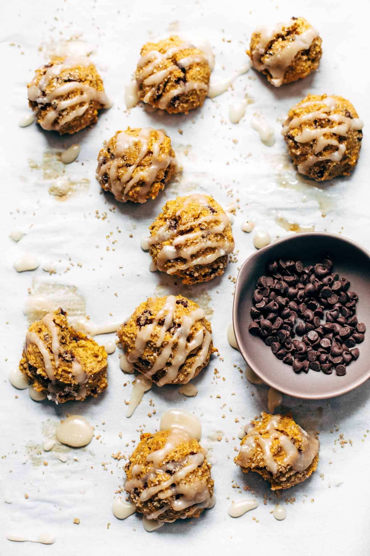 Pumpkin Bites with Maple Glaze are a MUST for pumpkin lovers! made with easy ingredients like oats, pumpkin, maple syrup, and olive oil. | pinchofyum.com