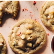 Strawberry white chocolate cookies pin