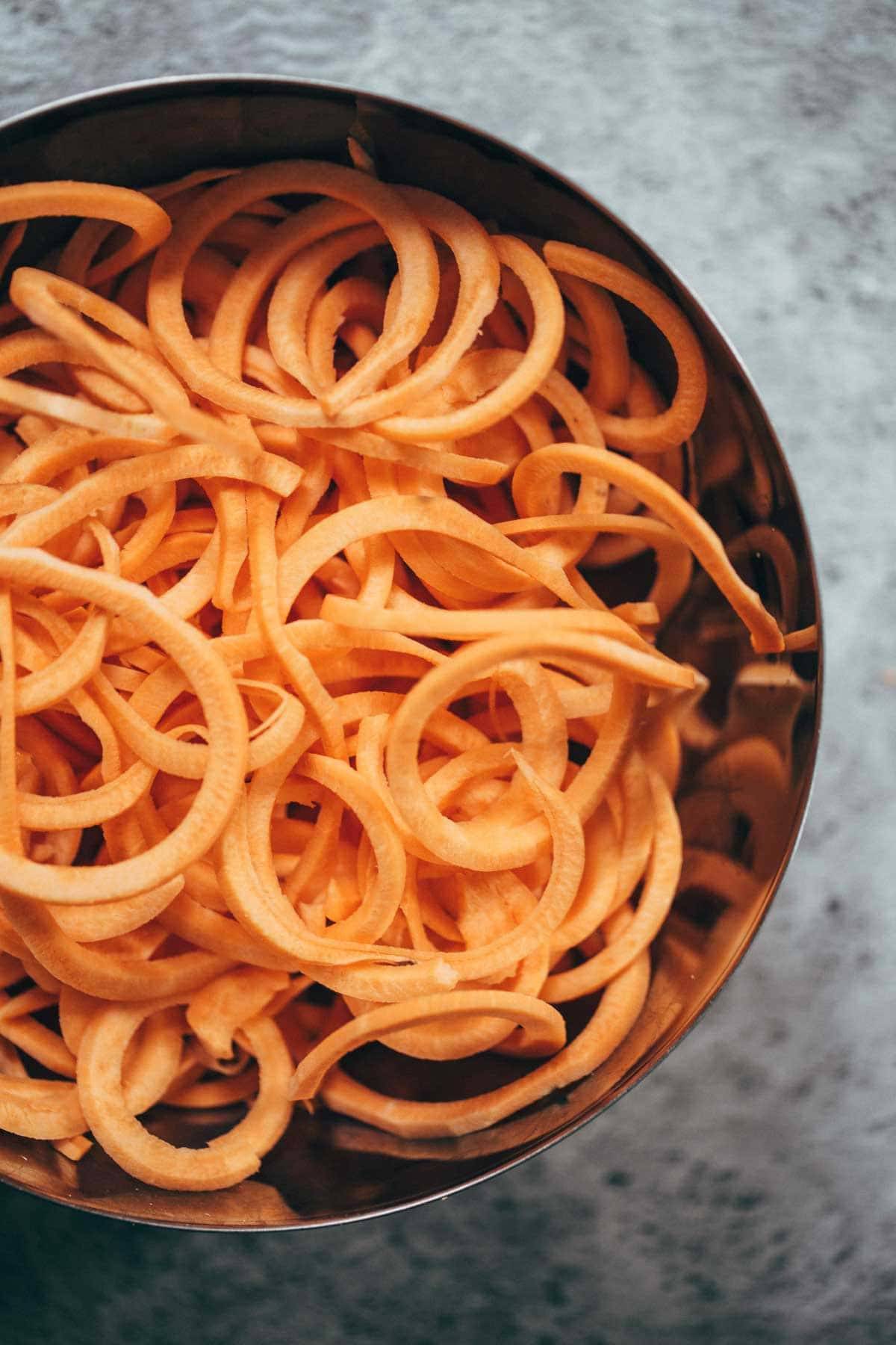 Creamy Spinach and Sweet Potato Noodles with Cashew Sauce - easy to make, adaptable, gluten free, vegan. Devine and delicious! | pinchofyum.com